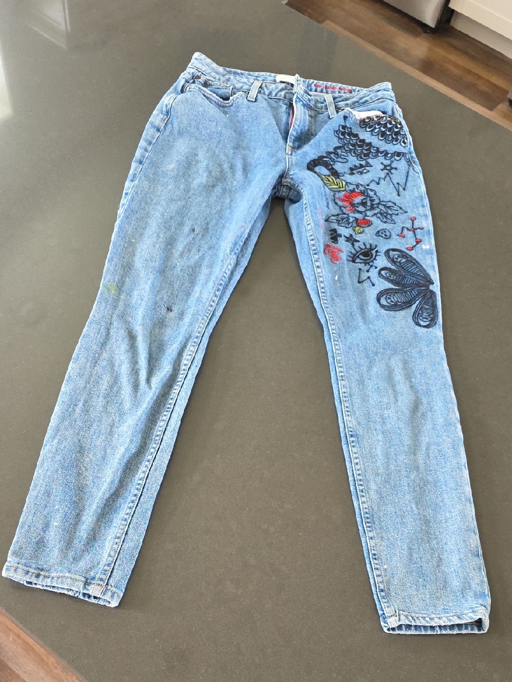 Alice + Olivia Light Blue Straight Leg Jeans with Hand-Drawn Embroidery